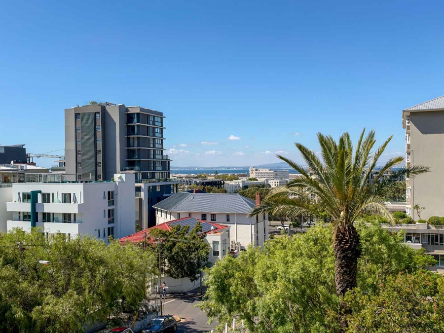 To Let 2 Bedroom Property for Rent in Green Point Western Cape